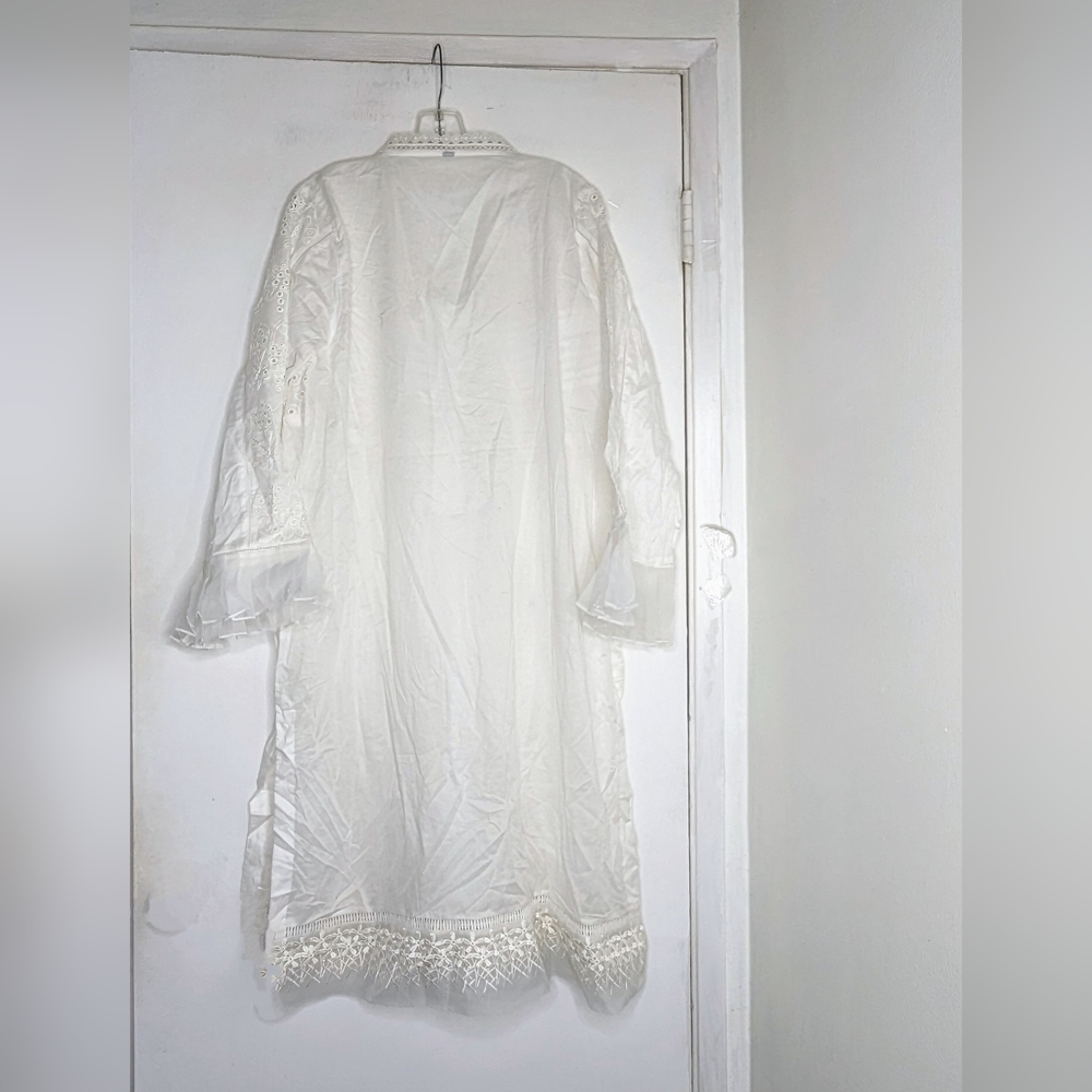 Chic White Lace Women's Robe